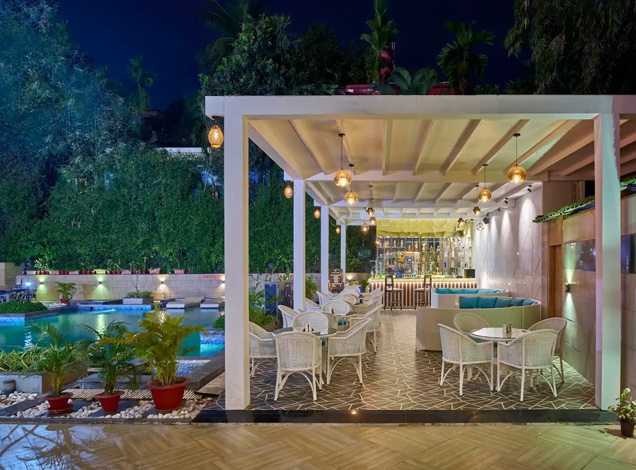 Aqua Pool Bar